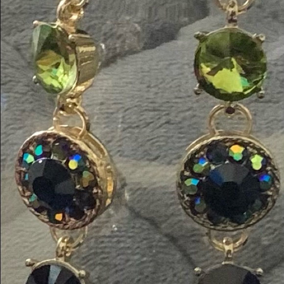 Woman’s Beautiful jeweled dangling earrings. Approx 3.5-4”.NWNT. - Picture 7 of 13